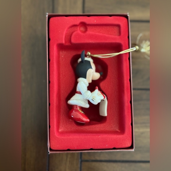 Limited Edition Lenox To Minnie’s Home To Yours Porcelain Ornament - Picture 4 of 5